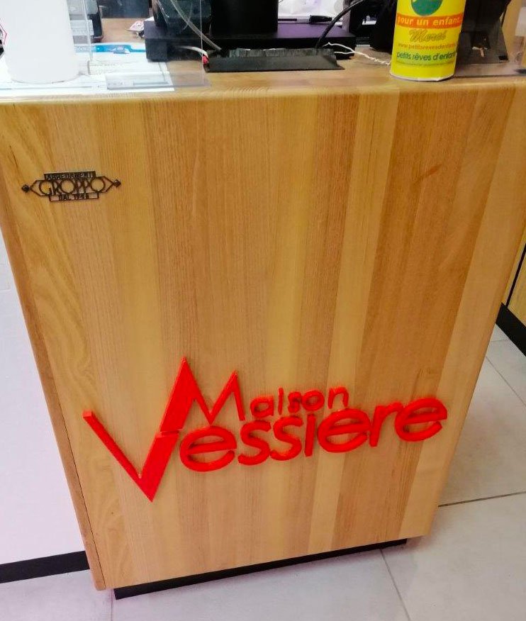 Struttura per cassa con piano di lavoro